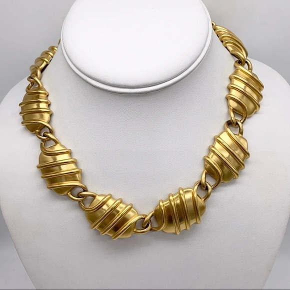 Anne Klein Jewelry - Anne Klein Vintage Gold Ribbed Links Collar Necklace